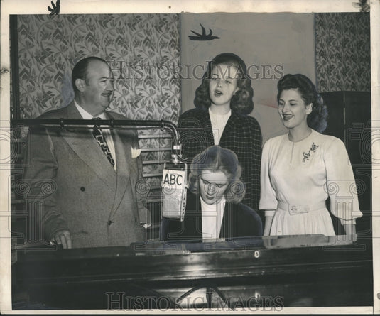 1946, Alabama Beauty Queens at America Broadcasting Company Audition - Historic Images