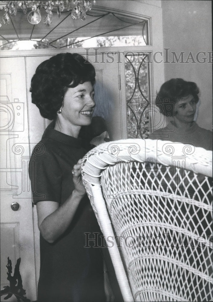 1969 Press Photo Mrs. Lawrence Cooper Smiles into Room - abno02273 - Historic Images