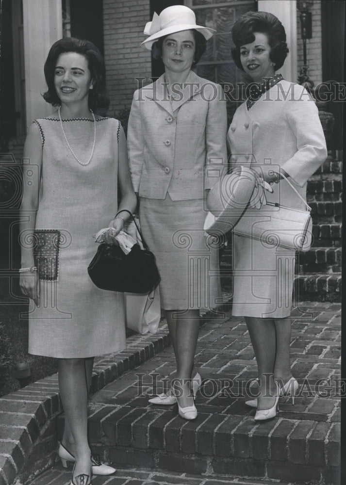 1966 Press Photo Scribblers - Visitor's in the local party whirl - abno02296 - Historic Images