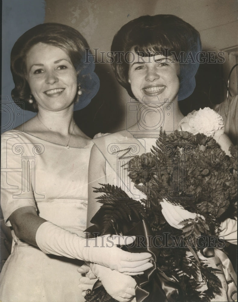 1965 Press Photo Linda Phillips, 1964 & Dianne McEwen, 1965 - Coosa Cotton Maids - Historic Images
