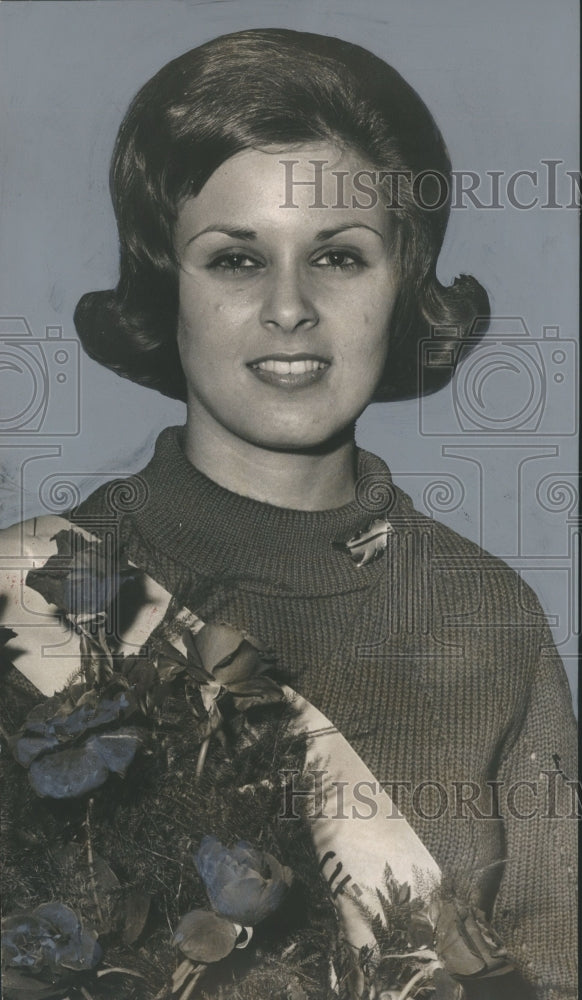 1965, Sandra Pace, 18, new Montgomery County Maid of Cotton - Historic Images