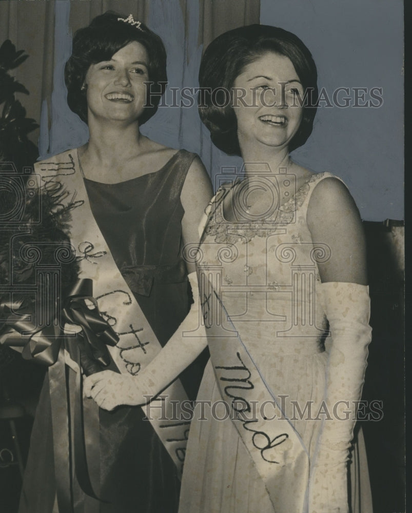 1965 Press Photo Winner Lynda Prather, with Barbara Wilbanks at Maid of Cotton - Historic Images