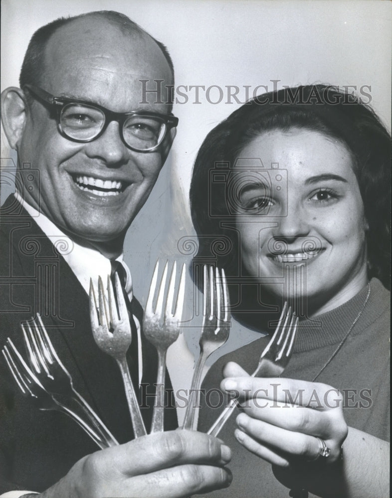 1965 Press Photo Chamber of Commerce public relations director Ron Eason - Historic Images