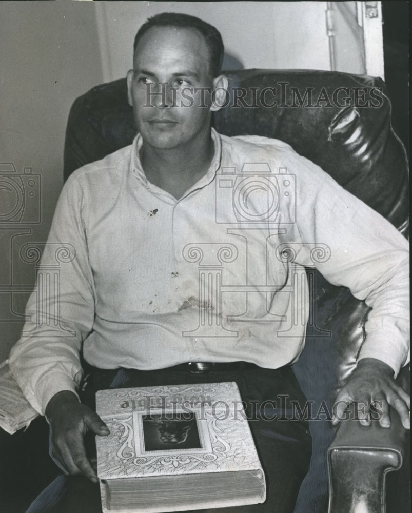 1965 Press Photo Reverend Otis Hamilton, Father who let child die goes on Trial - Historic Images