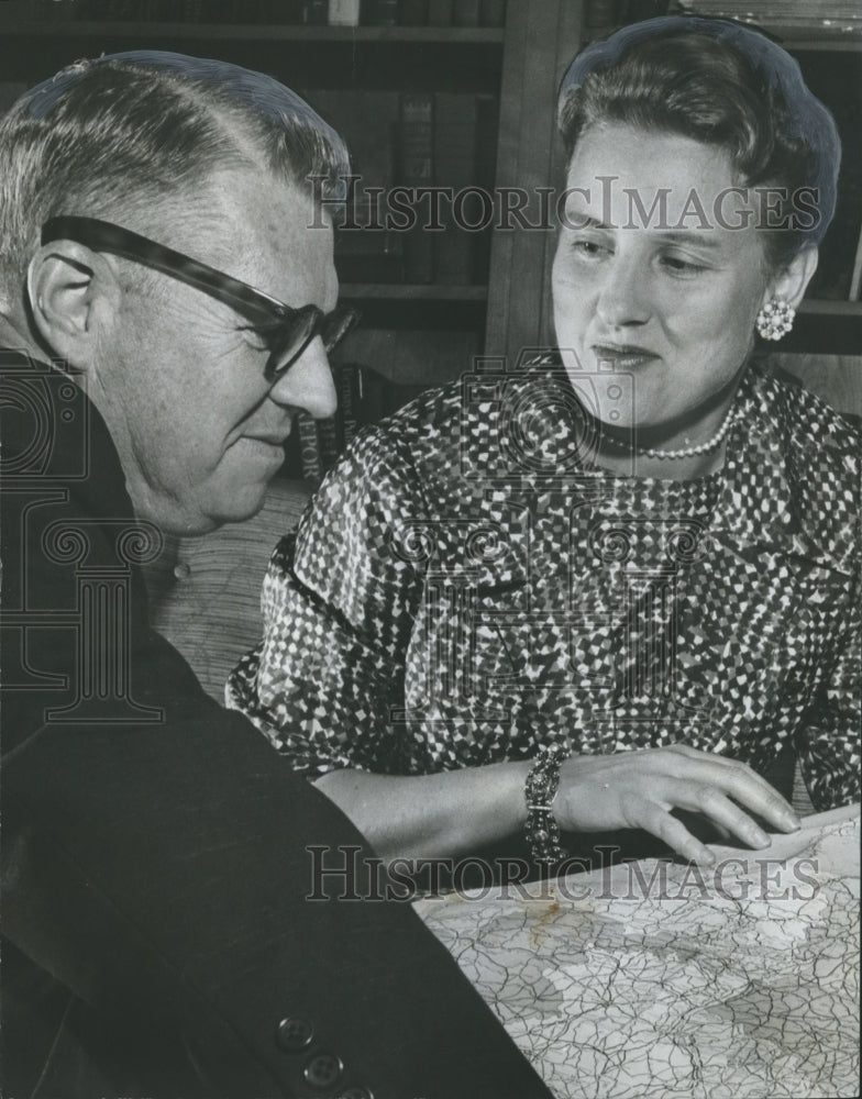 1961 Press Photo Mr. and Mrs. Lowell S. Hamilton, Birmingham, Alabama-Historic Images