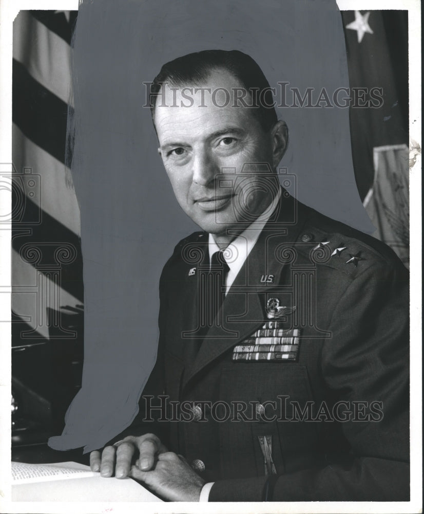 1966 Press Photo Lieutenant General John Carpenter, Air University, Montgomery - Historic Images