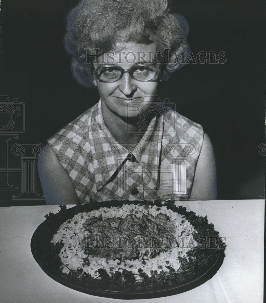 1973, Mrs. Marjorie Haithcock of Hodges with Chicken Cooking Contest - Historic Images