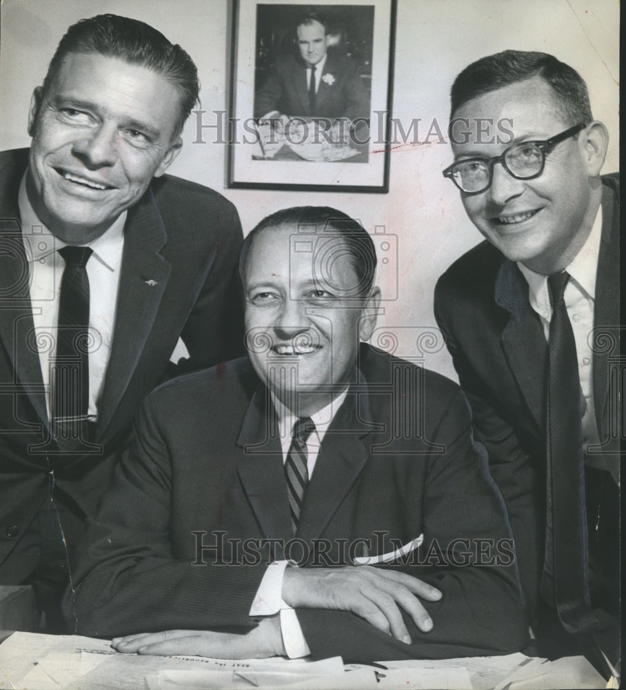 1962 Press Photo U.S. Representative Carl Elliott, Others discuss plans at Meet - Historic Images
