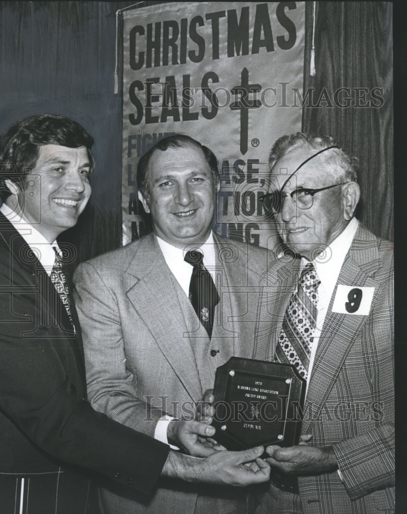 1976, Alabama Lung Association Presents &quot;Orchid&quot; Award - abno02684 - Historic Images