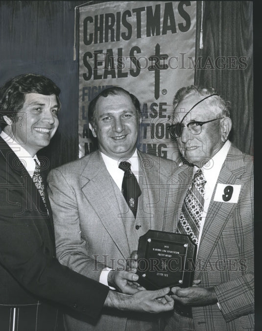 1976, Alabama Lung Association Presents "Orchid" Award - abno02684 - Historic Images