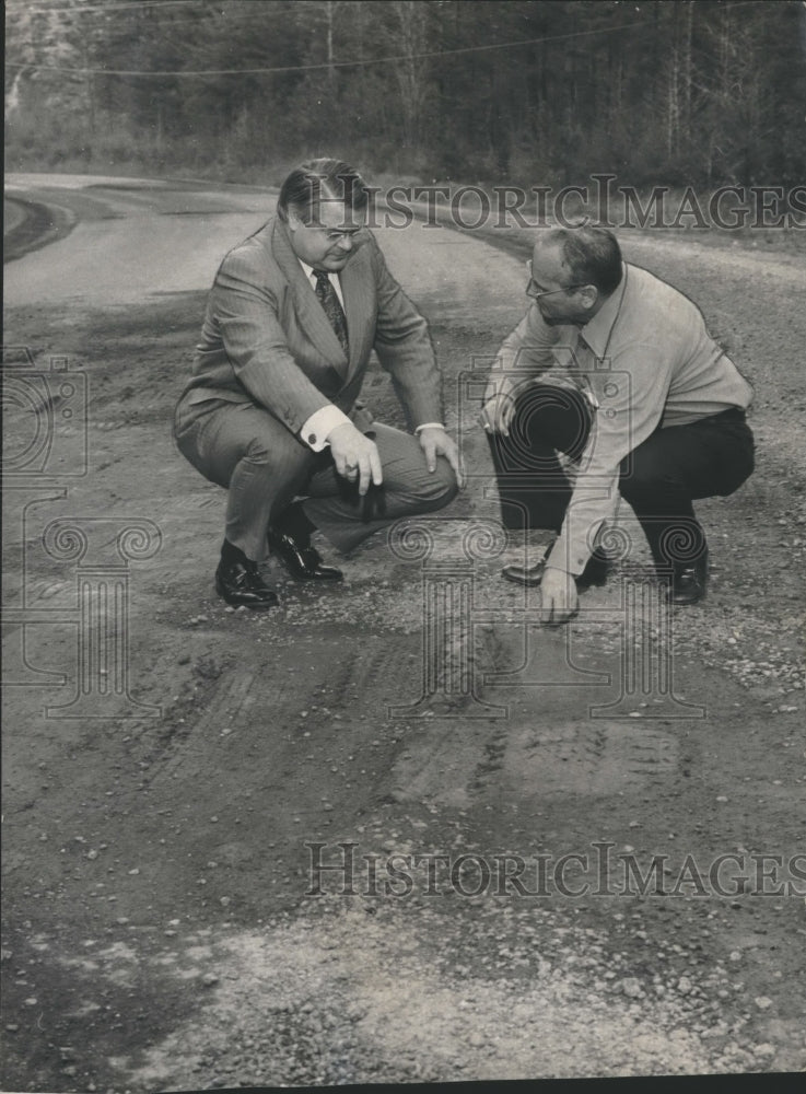 1977, Bedford Taylor, Chriss Doss Check Road Damage, Alabama - Historic Images