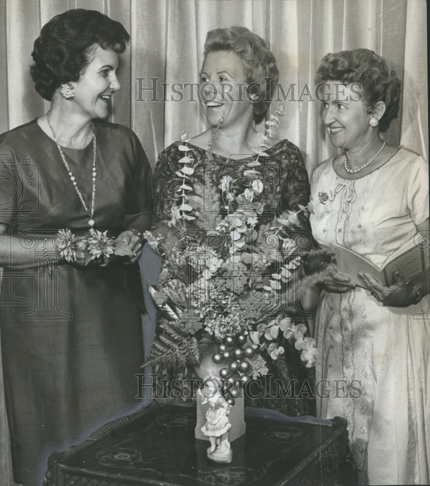 1962 Press Photo Mrs. Hamrick, Mrs. Humphrey, Mrs. Alverson. Floral Clubwomen - Historic Images