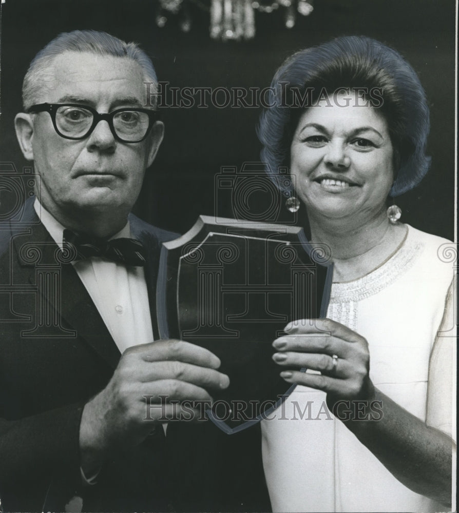 1967 Press Photo Equipment Service Company - Frank J. Doyle, Mrs. Robert Beyers - Historic Images