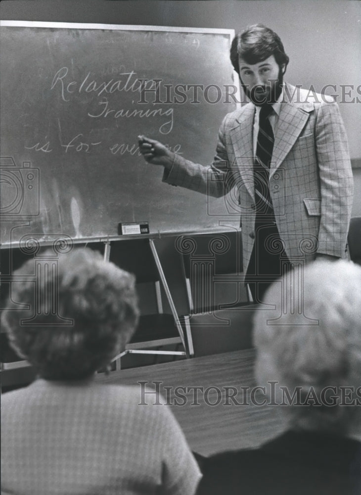 1978 Press Photo Dr. Fletcher Hamilton Teaches at Eastside Mental Health Center - Historic Images