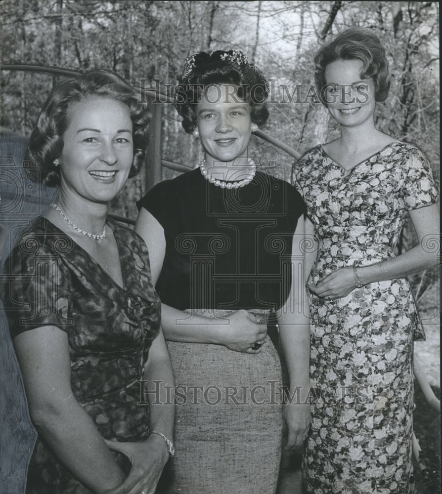 1962 Press Photo Mrs. John W. Elmore, Mrs. William Suk, Others at Meeting - Historic Images