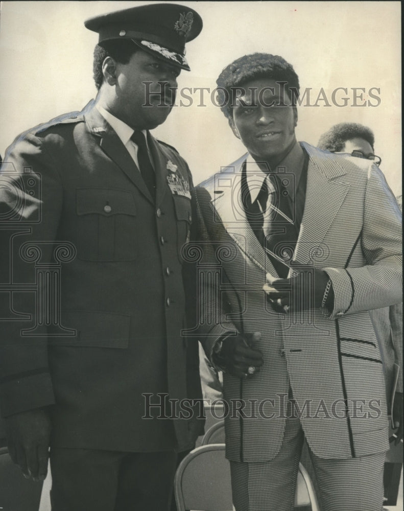 1974 Press Photo Lieutenant General Daniel james, Tuskegee Mayor Johnny Ford - Historic Images