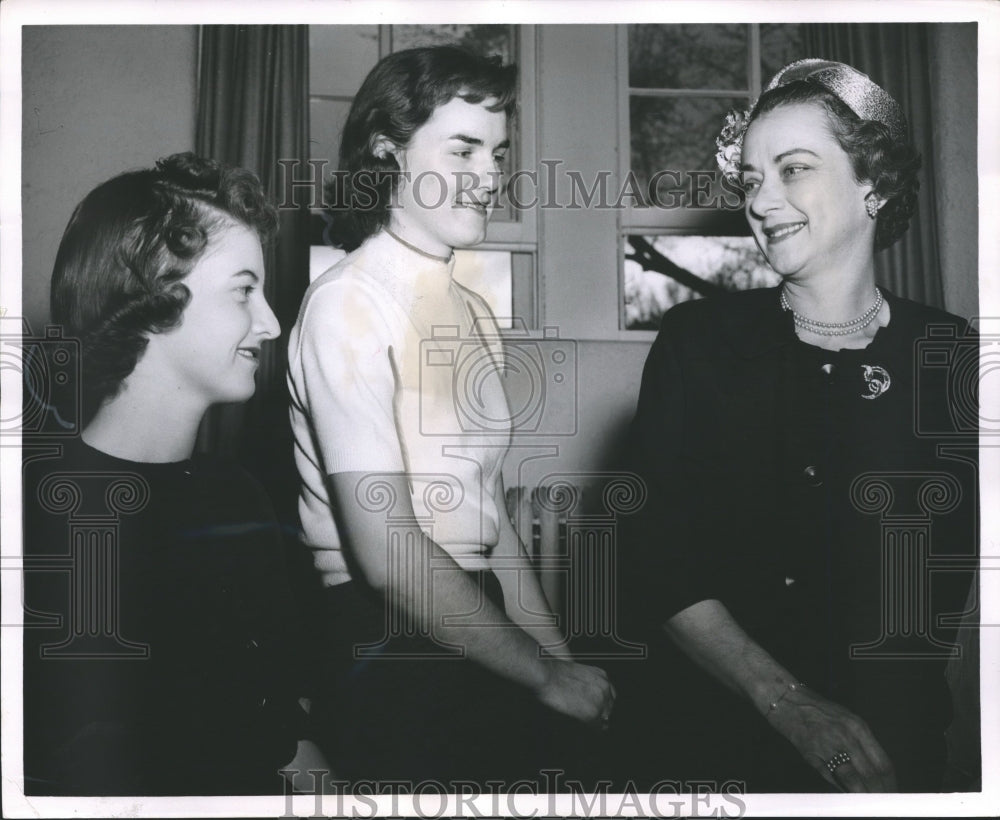 1958 Press Photo Mrs. Dorothy Vredenburgh with students at Mississippi college- Historic Images
