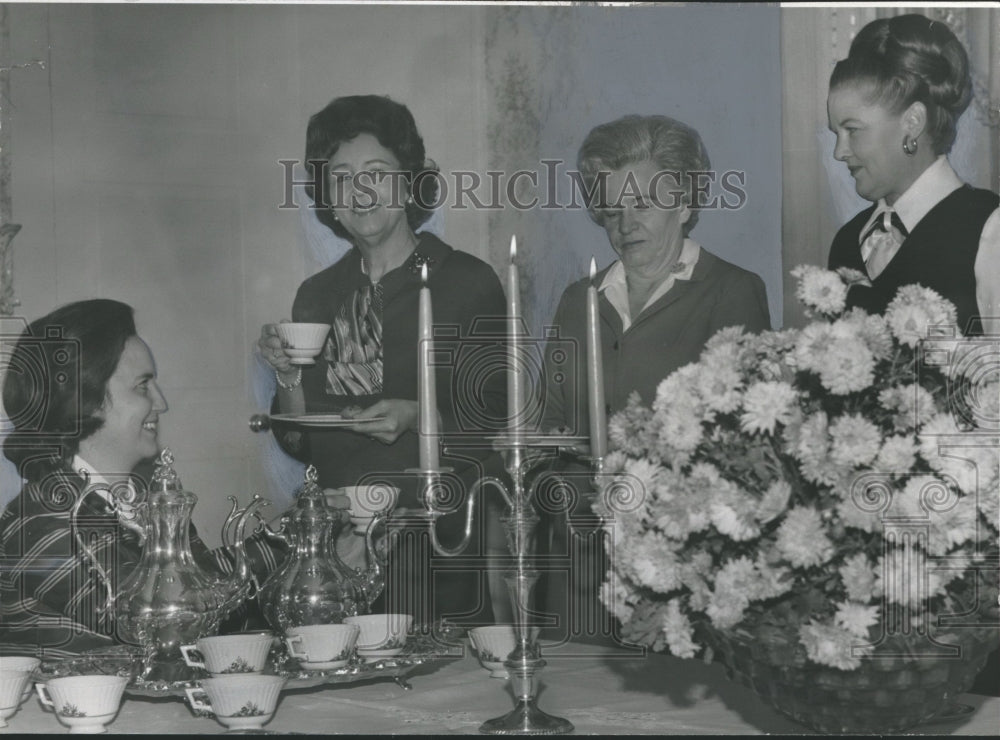 1971 An informal coffee held for Athens Rotary Club - Historic Images