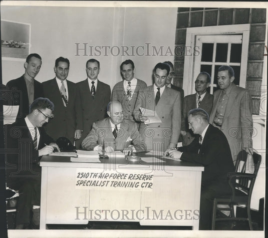 1952, Birmingham Air Reservists sign up for specialist training work - Historic Images