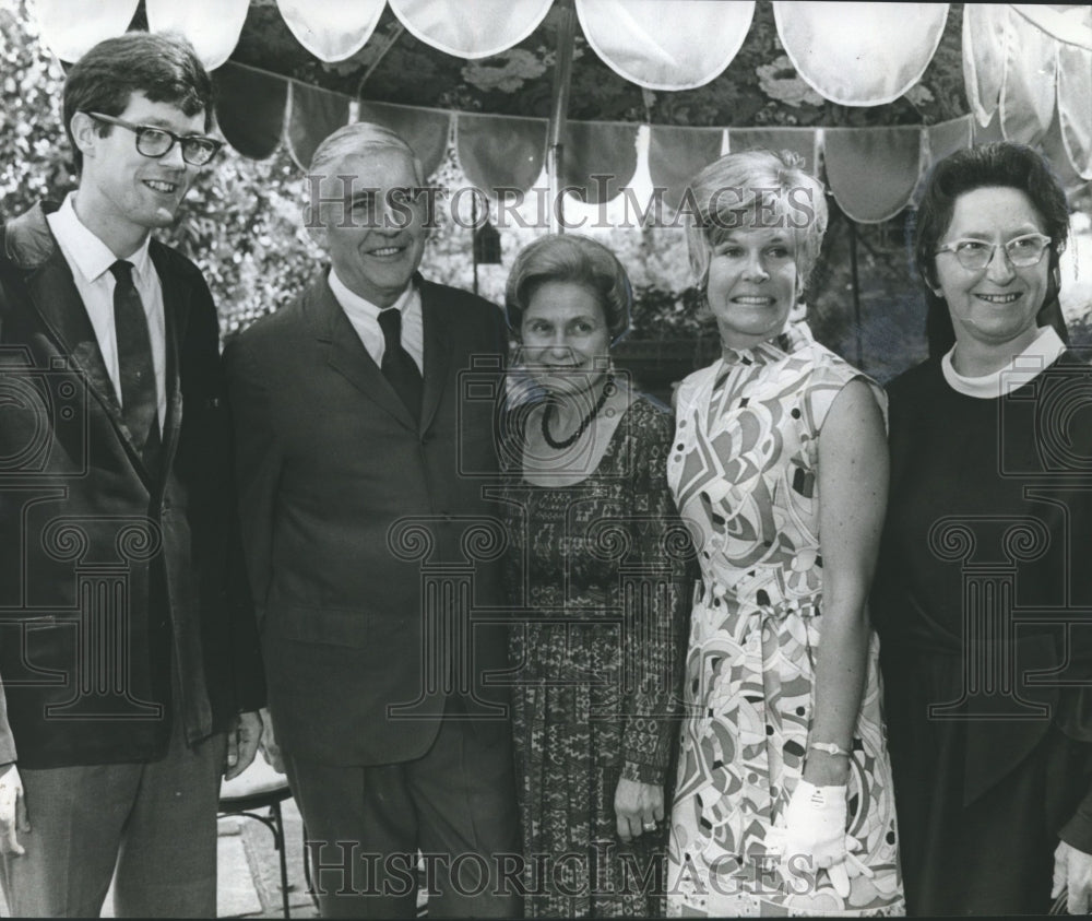 1971 Press Photo Reception for University of Alabama-Birmingham Graduates - Historic Images