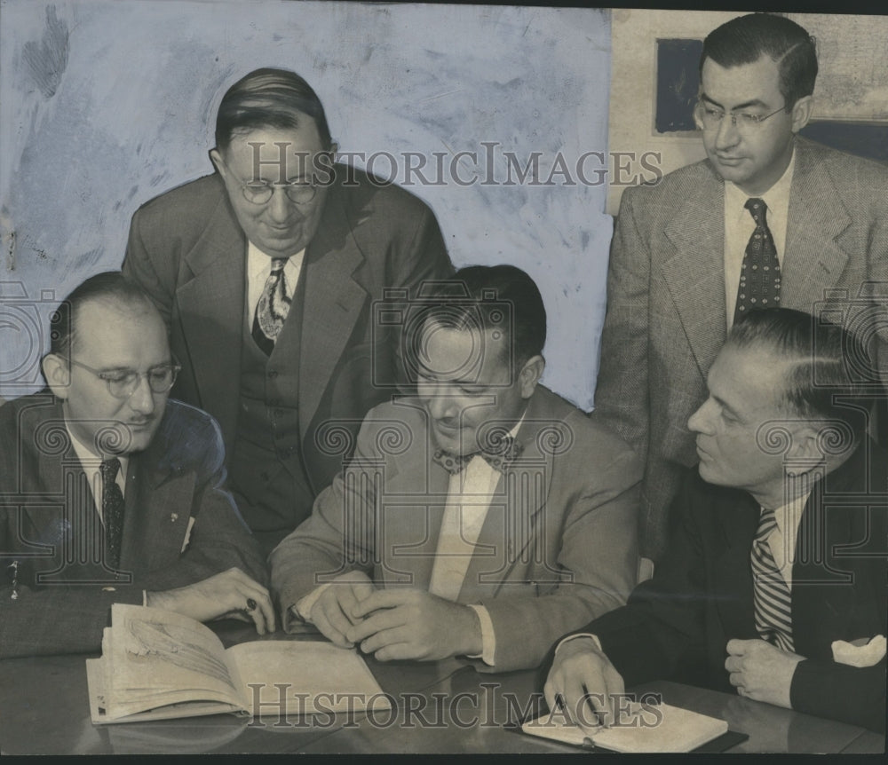 1952, Alabama Physicians Plan New Treatments for Tuberculosis - Historic Images