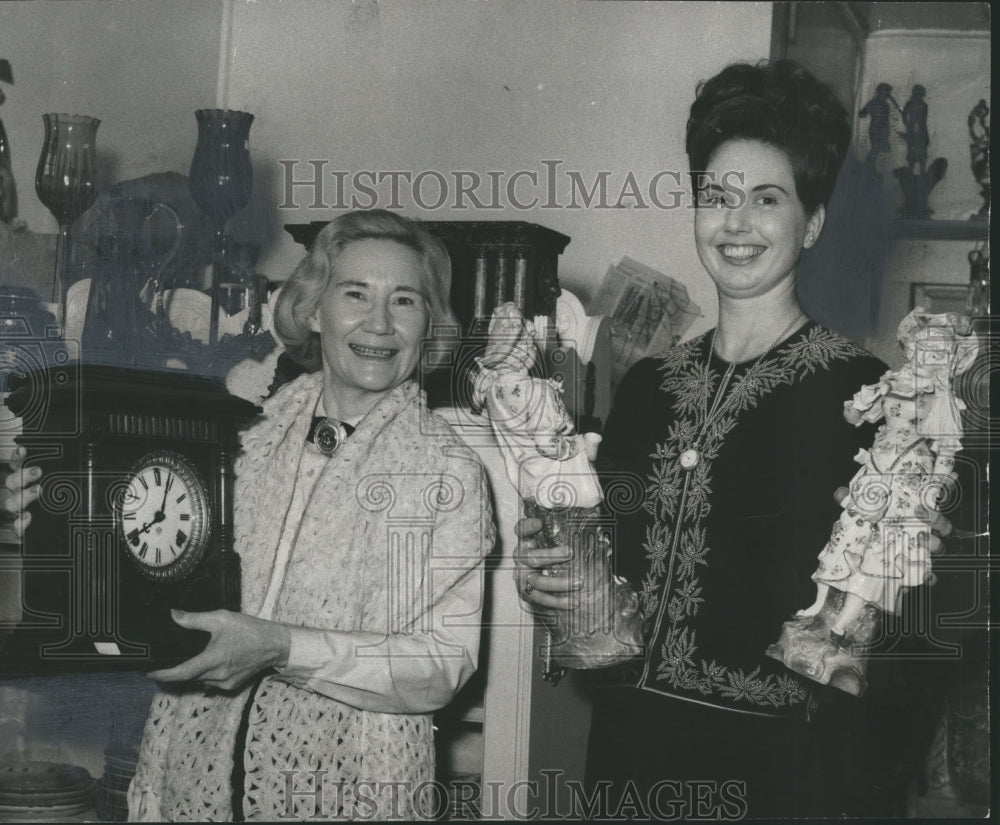 1968 Press Photo Civic Club members with antiques for club party - abno03025 - Historic Images