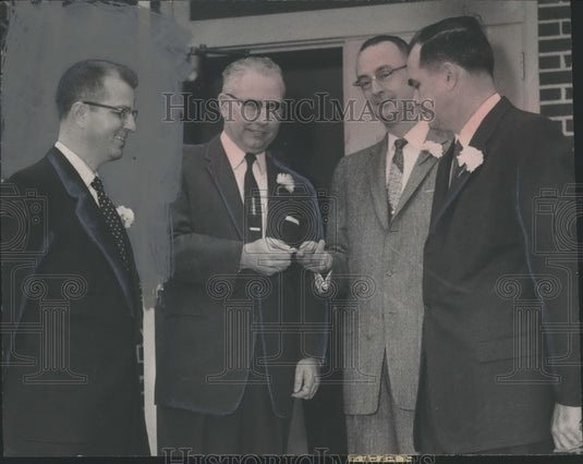 1958 Press Photo Guests at open house for Central Park Methodist Church - Historic Images