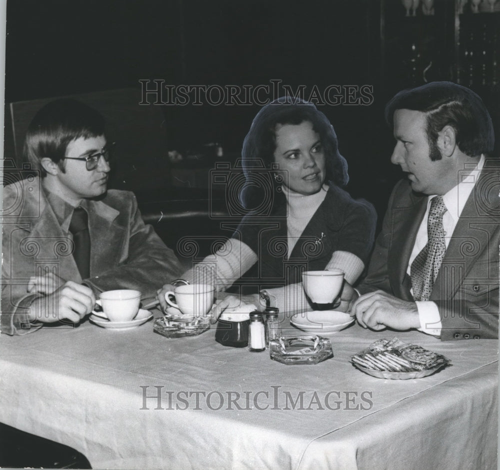 1973 Press Photo Charles Grainger, others, planning action workshop, Alabama - Historic Images