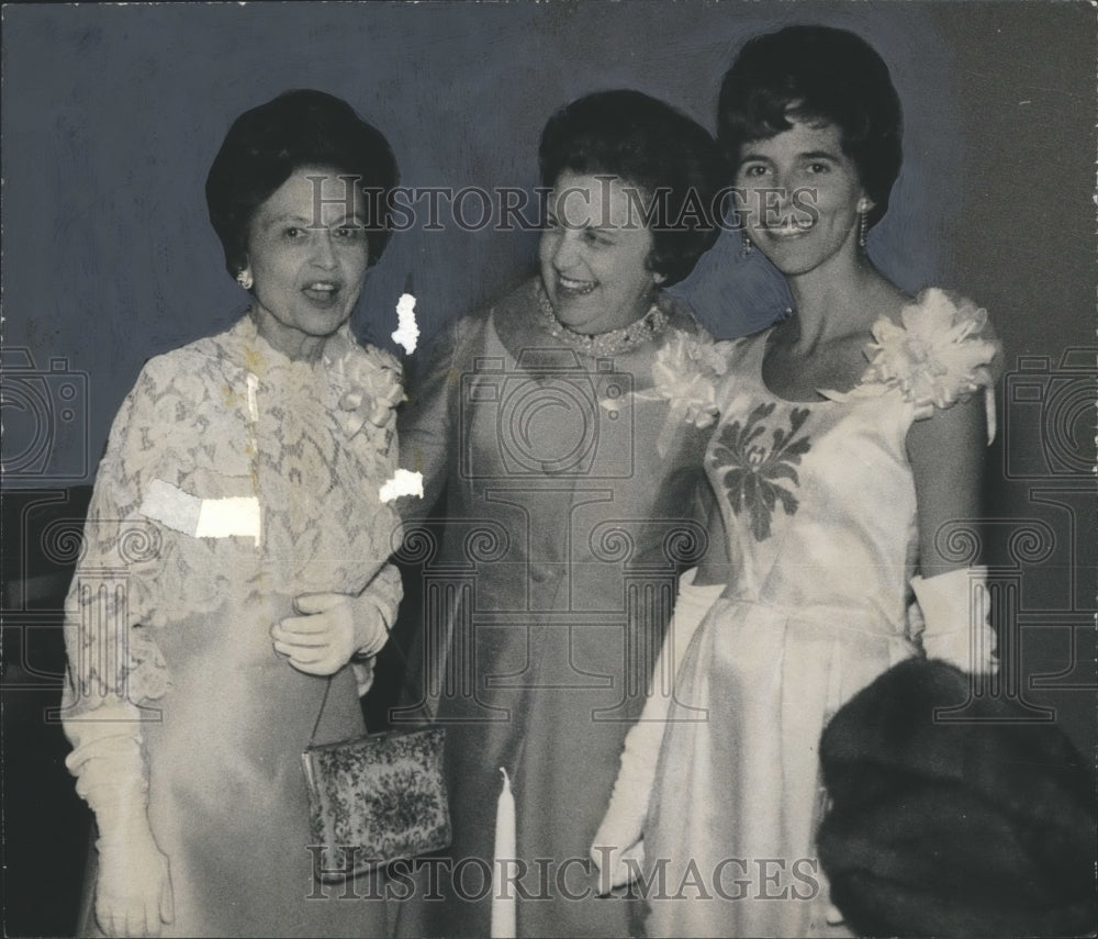 1969 Press Photo General Federation of Women&#39;s Clubs dignitaries at banquet - Historic Images