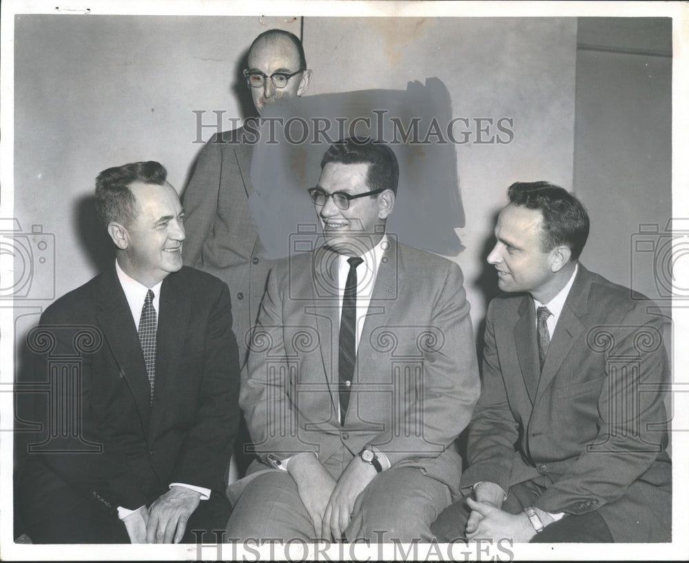 1960 Press Photo W. M. Wade Jr., The Highland Exchange Club, and unknown others - Historic Images