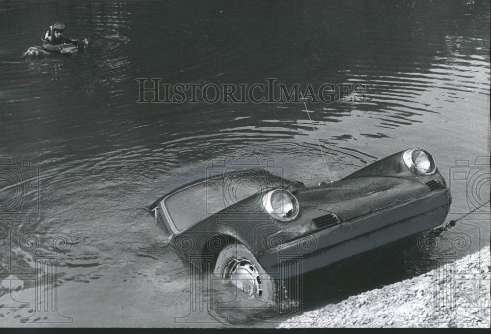 1977, Jefferson County Sheriff - Porsche in Sicard Hollow Pit - Historic Images