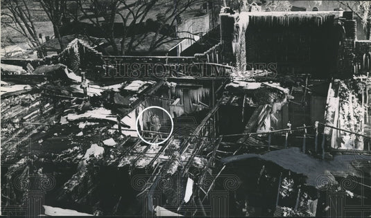 1965 Press Photo Icicles form on building destroyed by fire, Birmingham, Alabama - Historic Images
