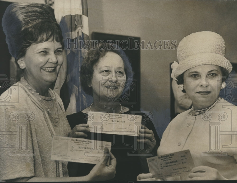 1965 Mrs. F.W. Barnes & Birmingham News PTA School Service winners - Historic Images