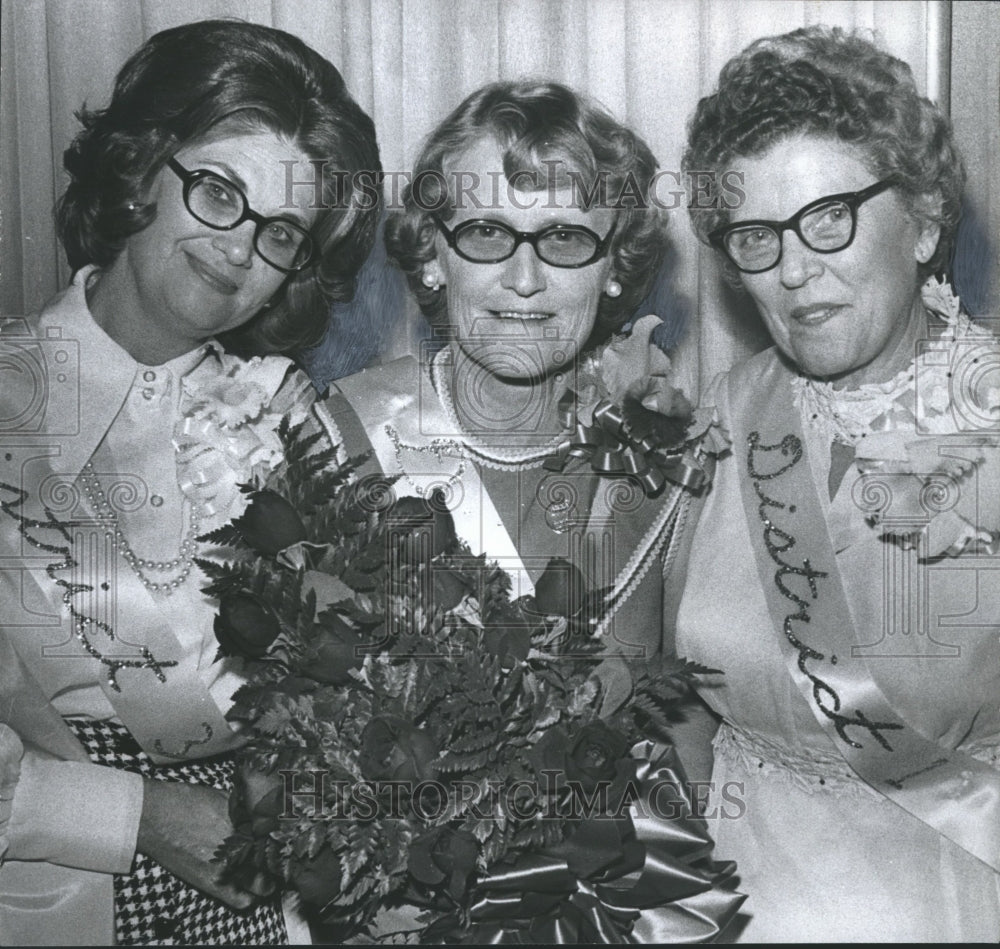 1972 Press Photo Francis Barringer, Alabama Nurse of the Year, with others - Historic Images