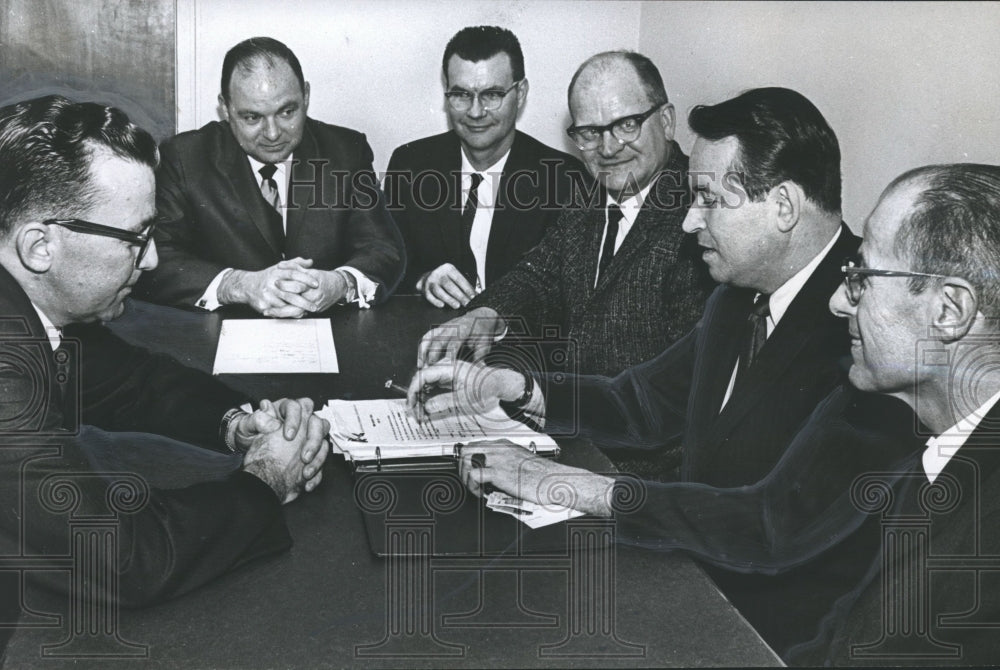 1966 Press Photo Roebuck Shopping City Committee Meets, Discusses Plans, Alabama - Historic Images