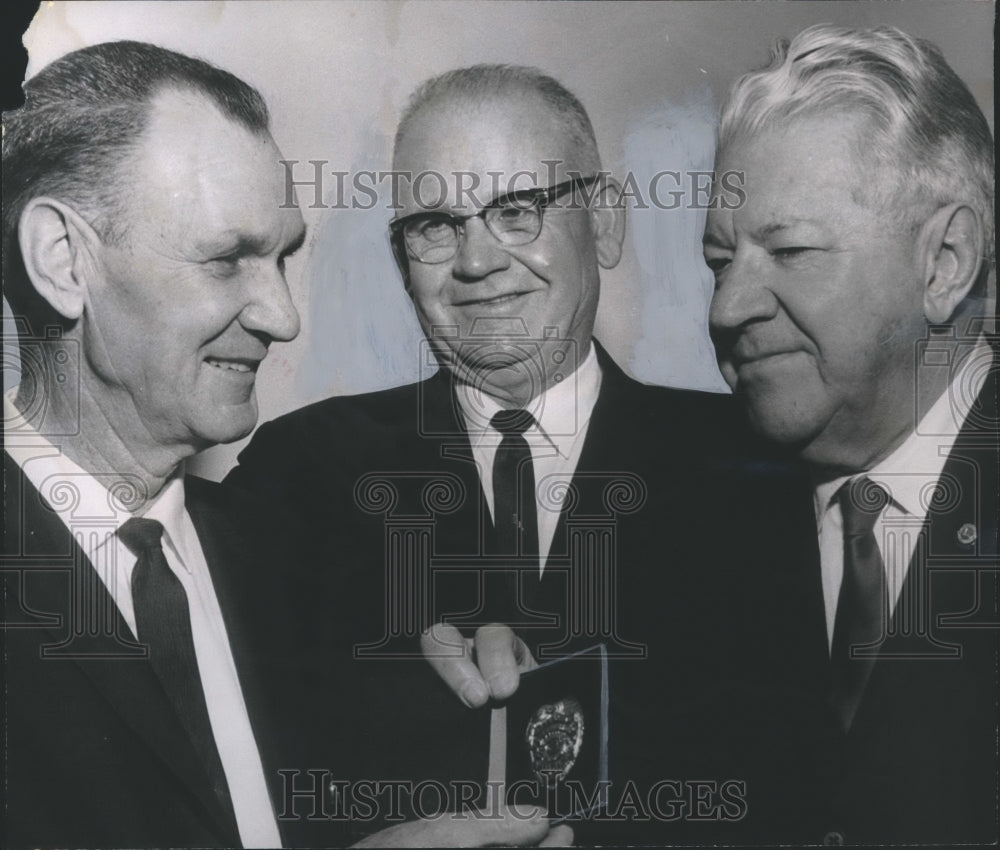 1964 Press Photo Retired Birmingham, Alabama Detective C.B. Golden Retires - Historic Images