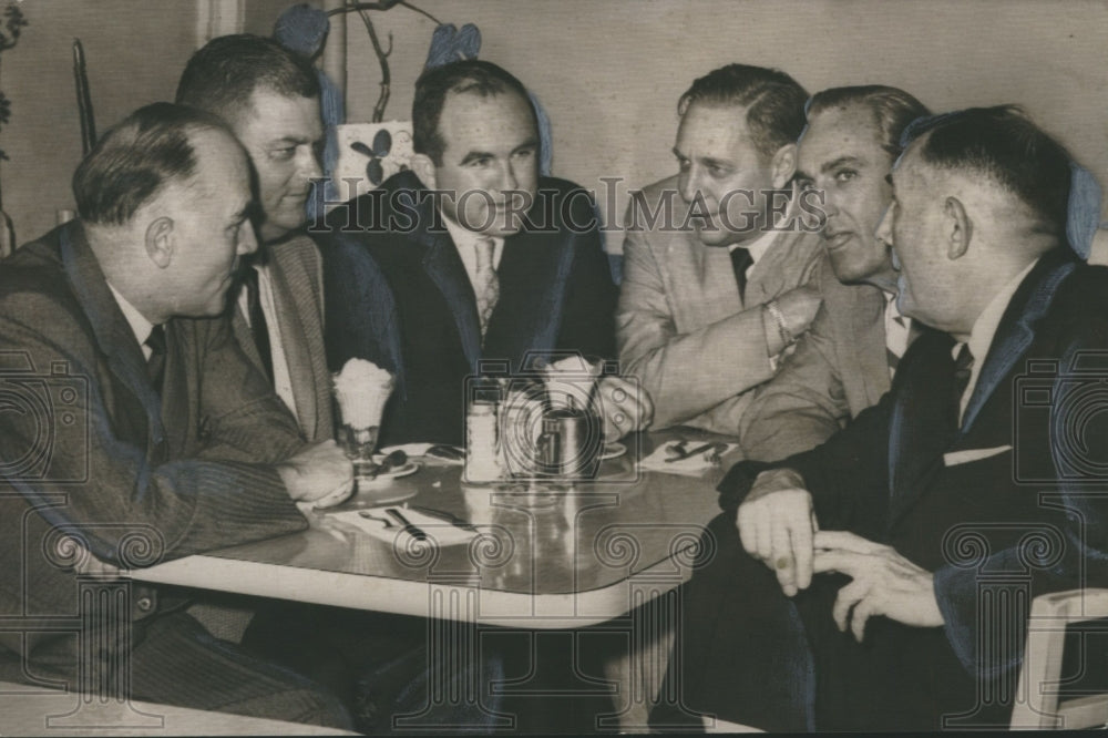 1960, Alabama politicians meet at Los Angeles coffee shop - abno03252 - Historic Images