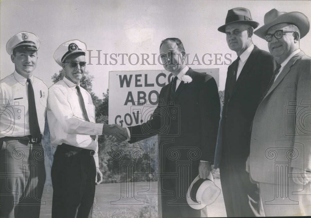 1962 Press Photo Alabama Governor John Patterson welcomed at Chattahoochee dock - Historic Images