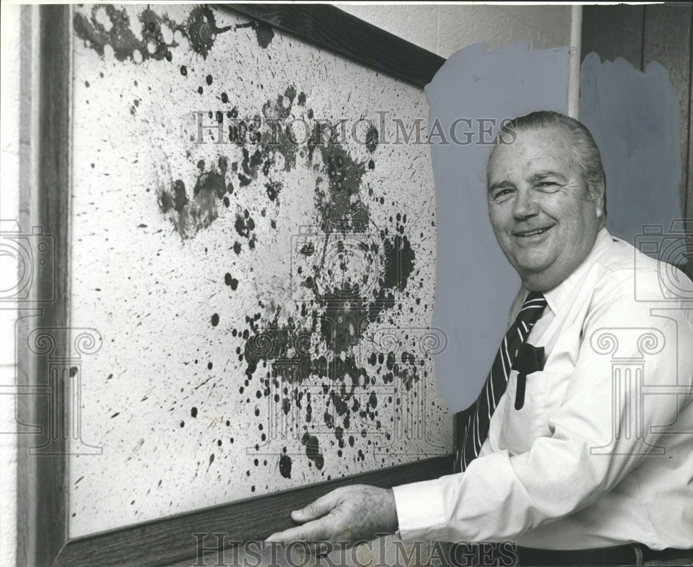 1975 T. Etheridge Gilliam, with splatter paint picture, Alabama - Historic Images