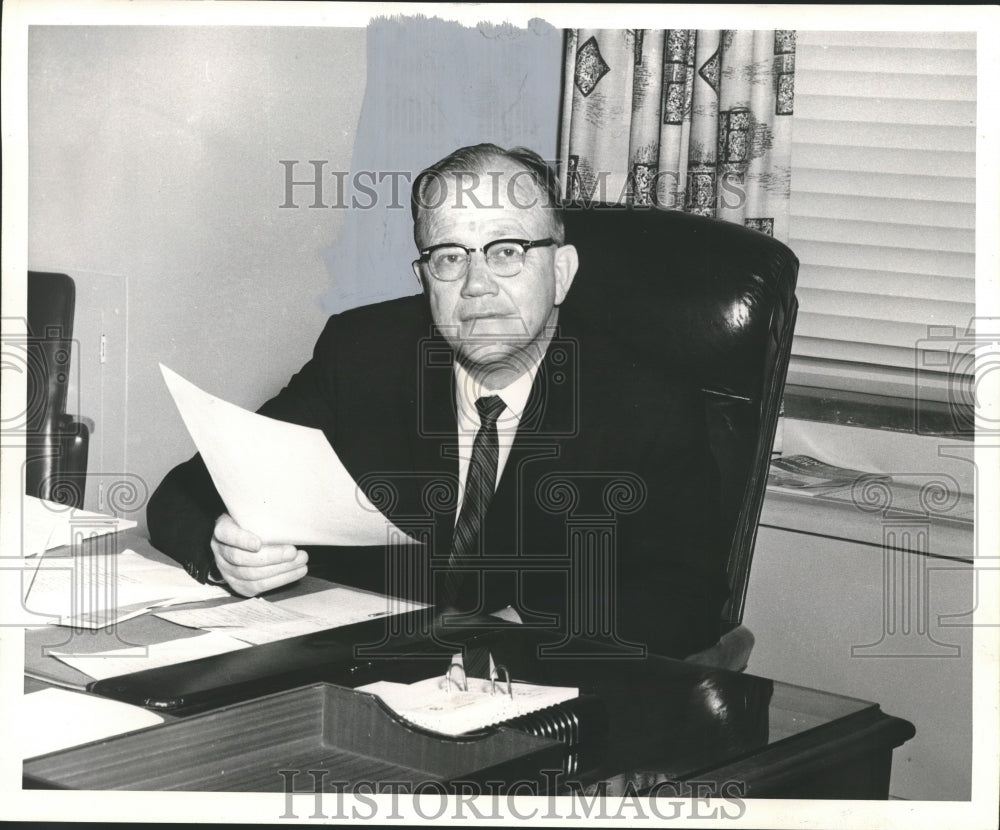 1965 Press Photo Jack Giles, politician at his desk - abno03327 - Historic Images