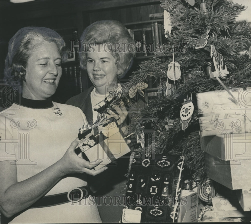 1972 Press Photo Medical Society auxiliary women host Christmas brunch, Alabama-Historic Images
