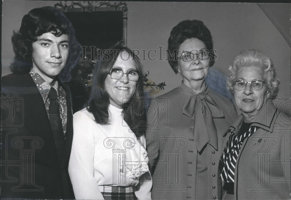 1973 Press Photo Alabama Federation of Women's Clubs Awards Annual Scholarship - Historic Images