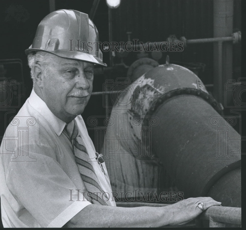 1975 Press Photo Robert Fuller, Gulf States Paper Corporation With New Scrubber - Historic Images