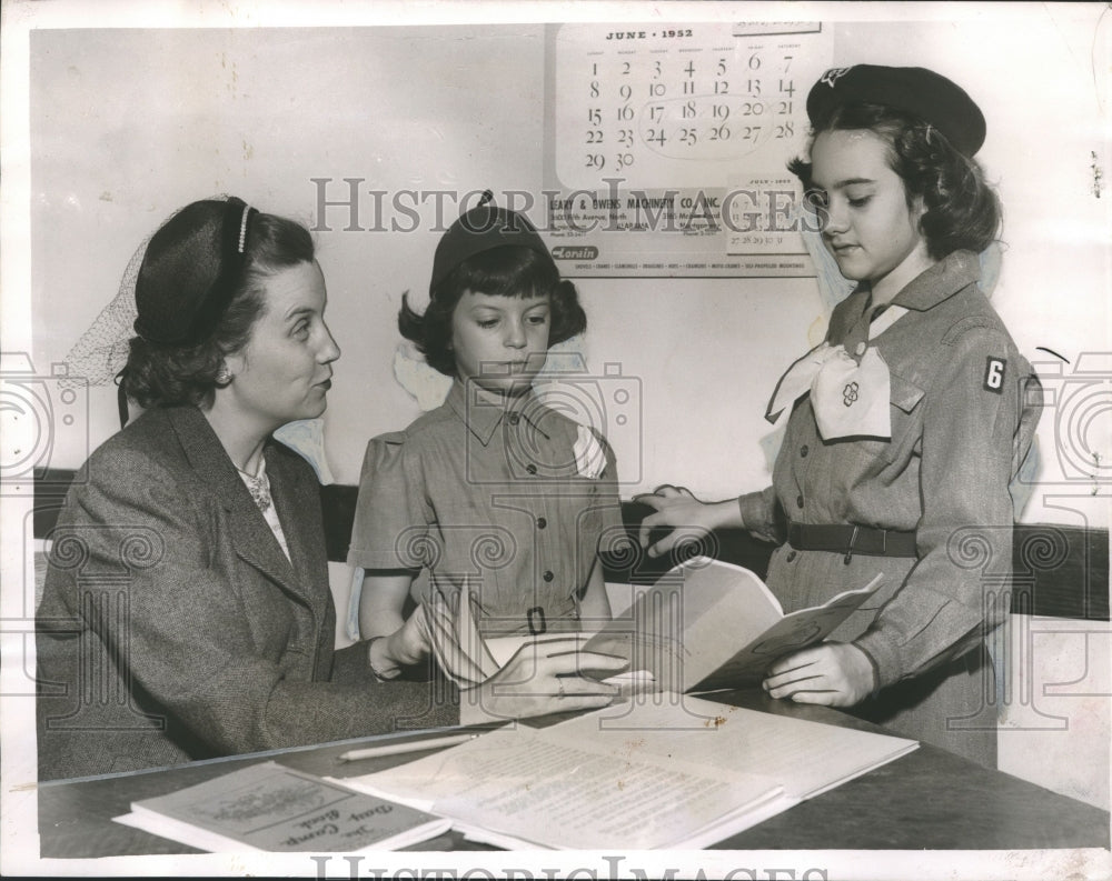 1952, Mrs. Lamar Triplett with Girl Scout &amp; Brownie looking at book - Historic Images