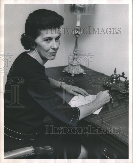 1967, Mrs. Joe Goodwyn, Wife of Alabama Legislator - abno03528 - Historic Images