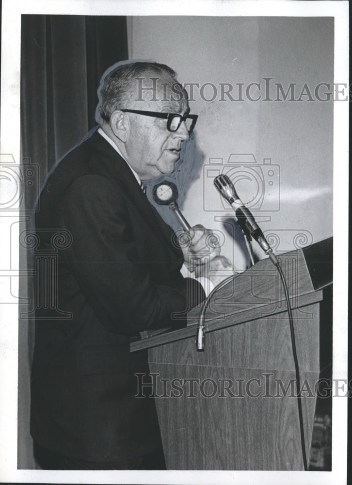 1971 Press Photo Bishop Kenneth W. Goodson, Clergyman - abno03539 - Historic Images