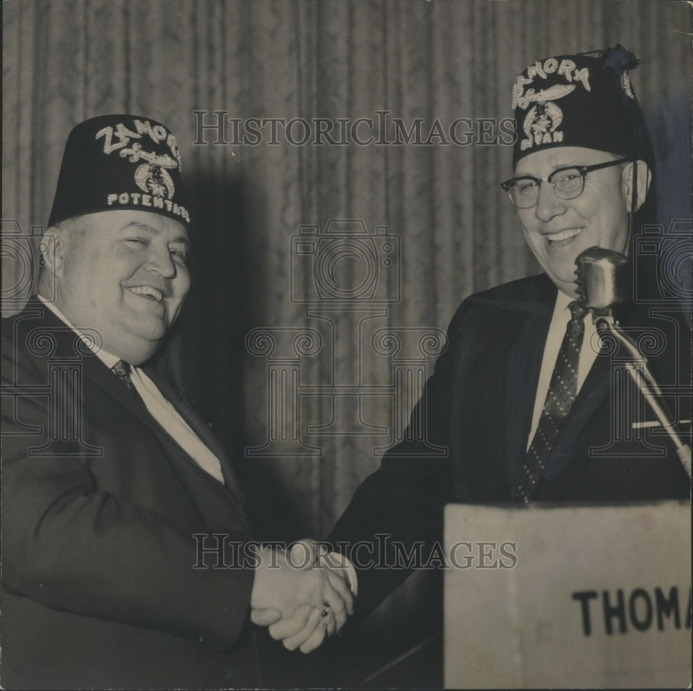 1961 Press Photo Outgoing Potentate Paul Hancock Sr., and Jesse Lanier at Event - Historic Images