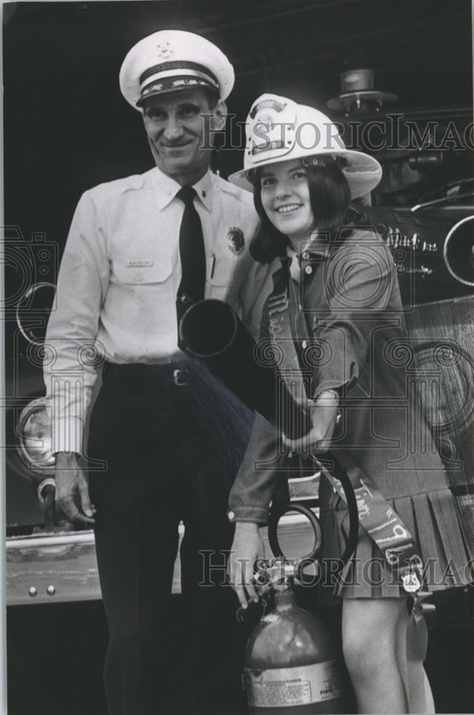1969 Press Photo Homewood Miss Fire Prevention Leigh Dozier with Howard Fields-Historic Images
