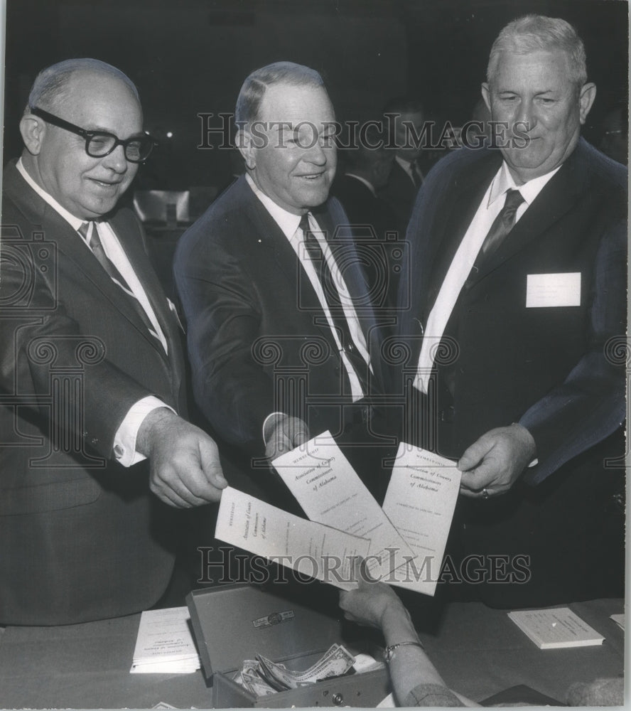 1969 Press Photo Probate Judge W. W. Weatherford and Others at County Conference - Historic Images