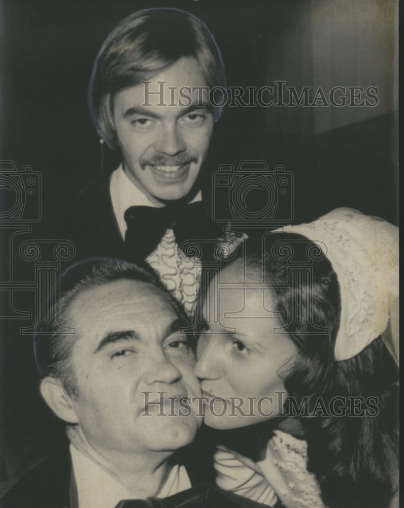 1975, Governor George Wallace gets kiss from bride after wedding - Historic Images